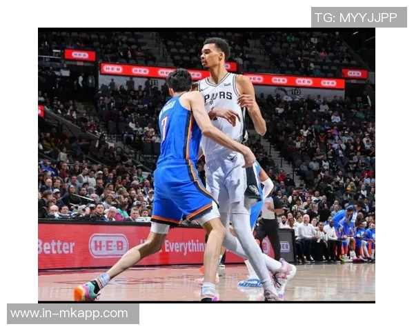 文班谈与霍姆格伦的关系强调两人风格不同不具可比性